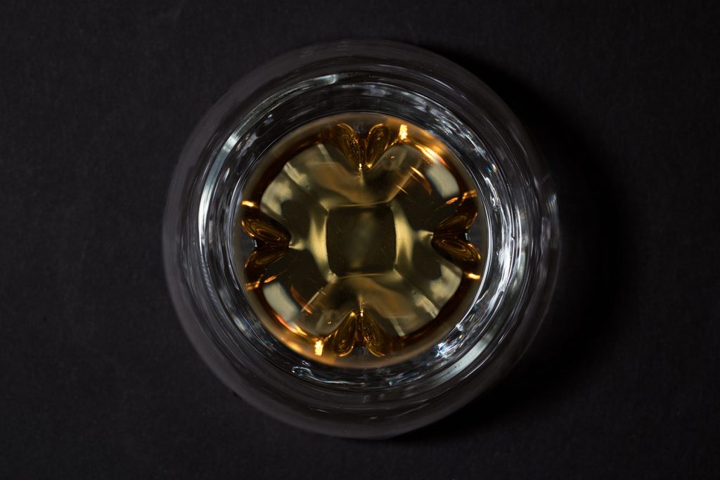 norlan_whisky_glass_above_filled
